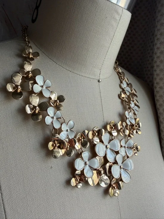 Fashion Elegant Gold & White Enameled Floral Bib 16” + 3” Extension Necklace - Picture 14 of 17